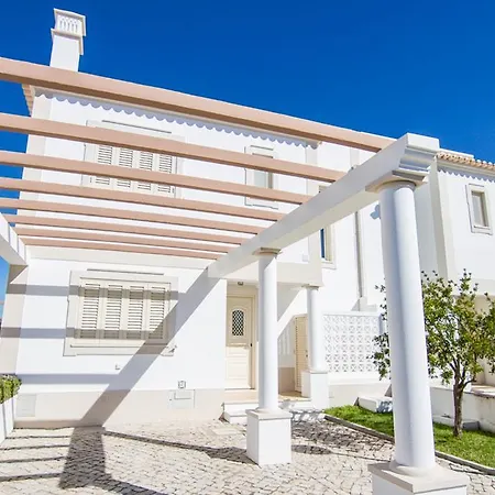 Vila Akivillas Gale *